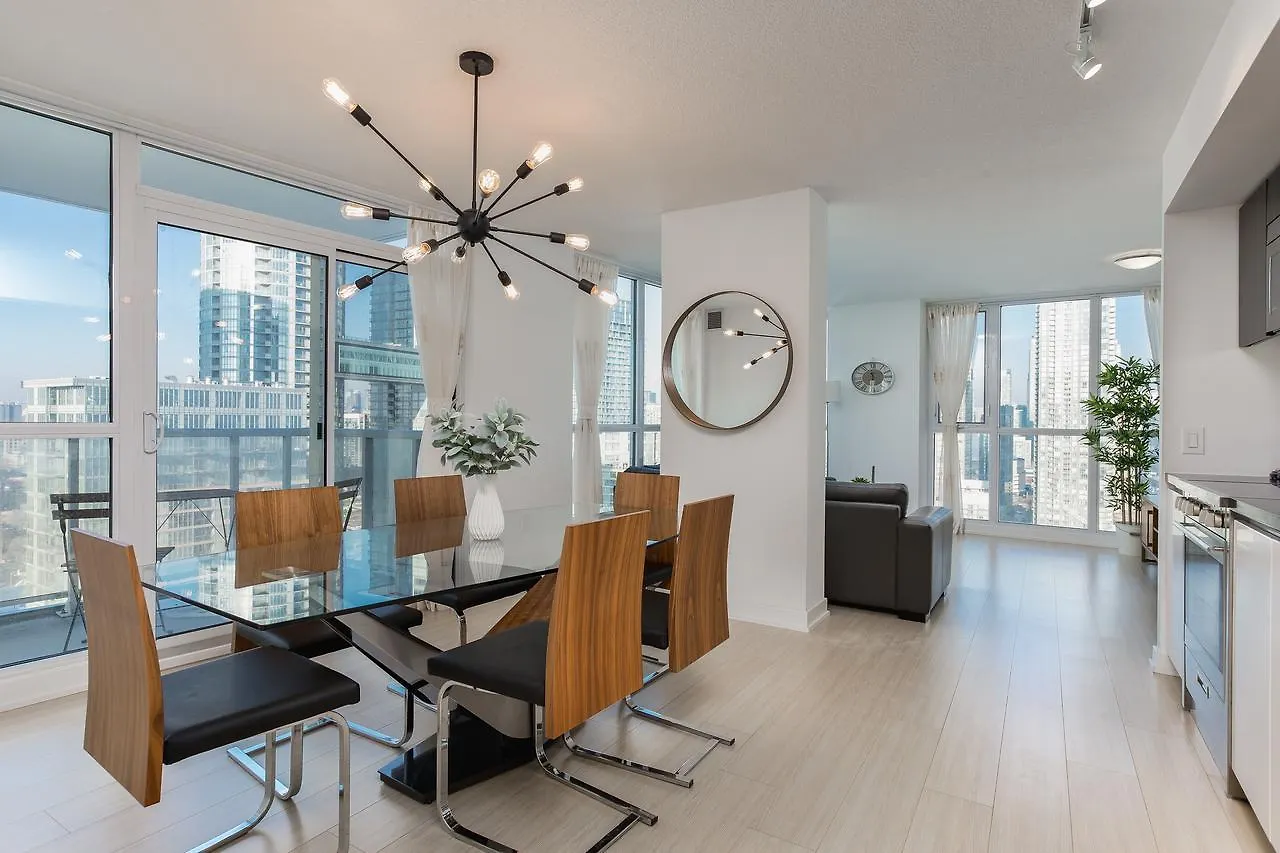 Premium 2-Bedroom With Cn Tower & Lake Views Toronto