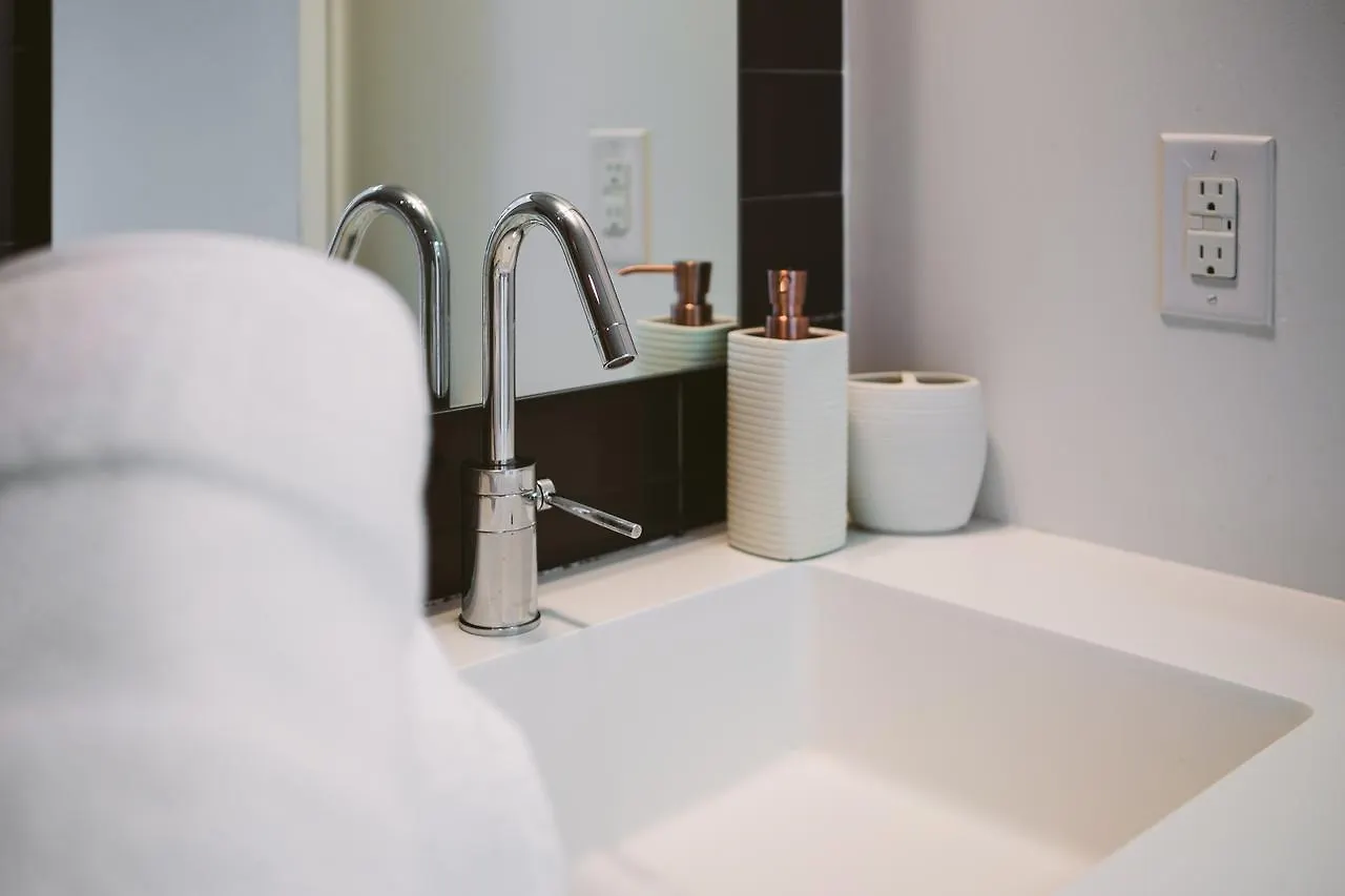 Premium 2-Bedroom With Cn Tower & Lake Views Toronto