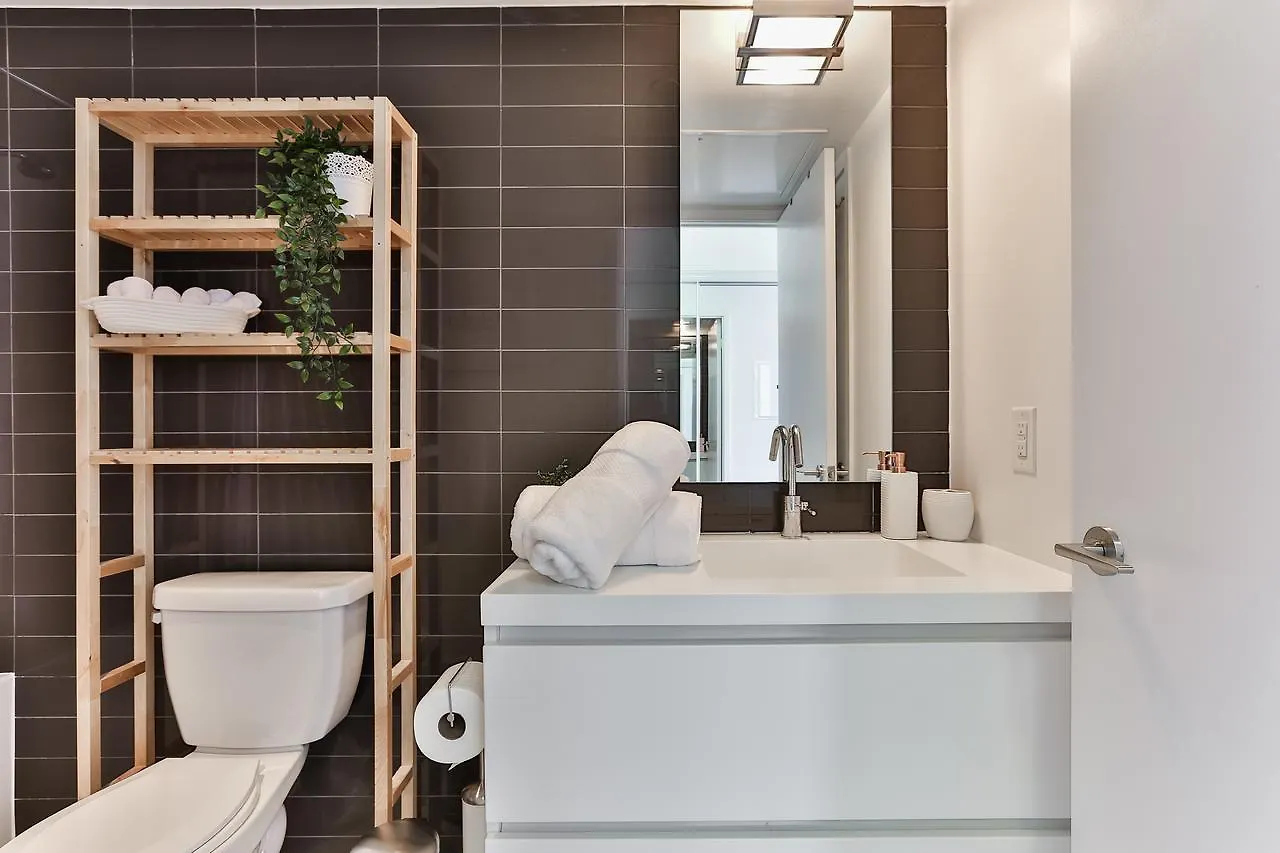 Premium 2-Bedroom With Cn Tower & Lake Views Toronto Canada