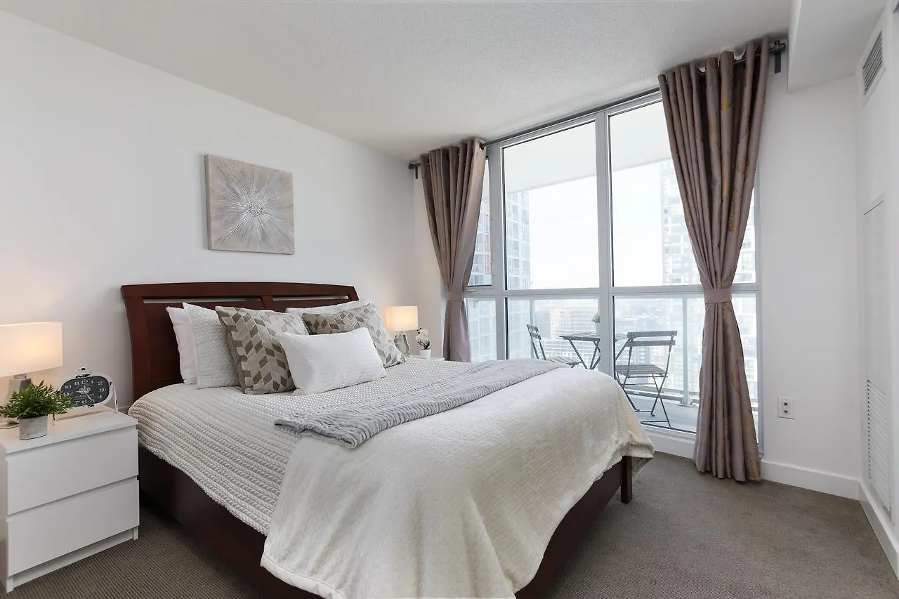 Premium 2-Bedroom With Cn Tower & Lake Views Toronto